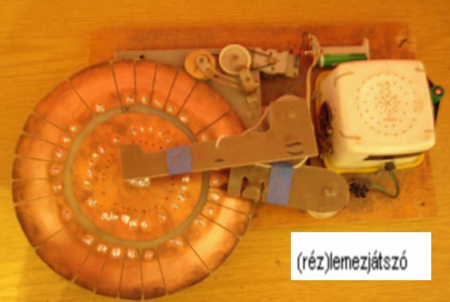 (réz)lemezjátszó (gyerekkori alkotásom)